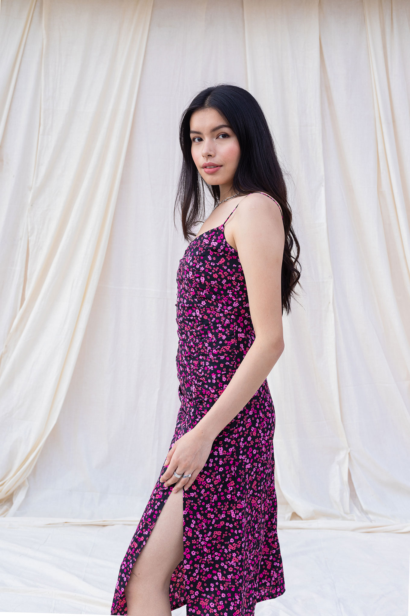 BLACK FLORAL MIDI DRESS WITH RUCHING DETAIL