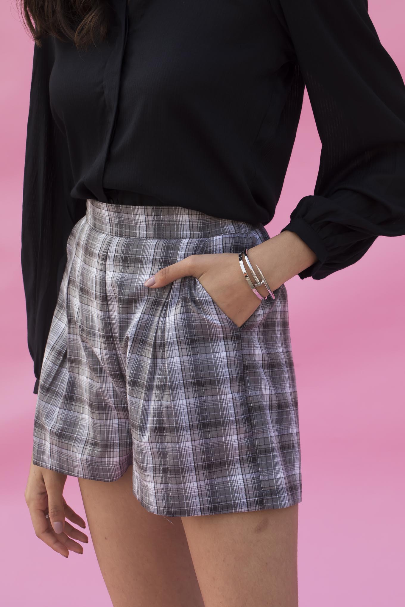 CHECKERED GREY AND WHITE HIGH WAIST SHORTS WITH ELASTIC RDF